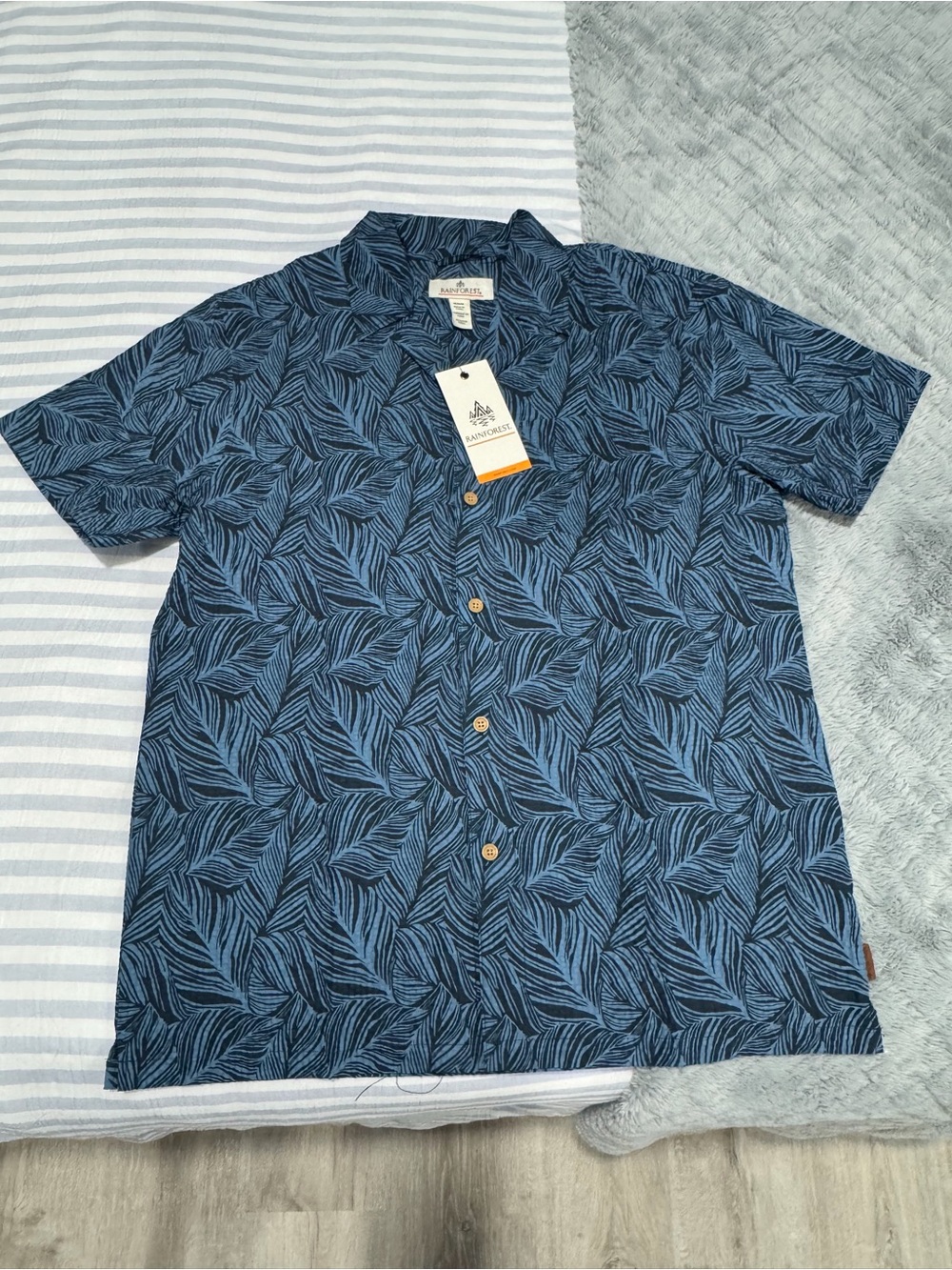 Men’s NWT Medium Rainforest Camping Shirt